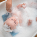 Banho do bebê sem estresse: O guia para uma rotina de higiene tranquila